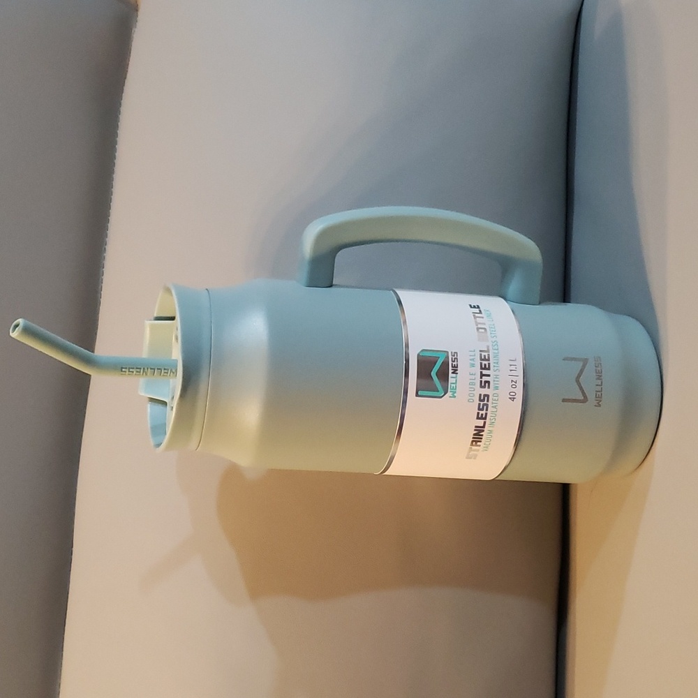 40 oz Wellness stainless steel double wall bottle NWT